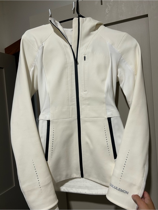 lululemon athletica Jackets & Blazers - lululemon athletica Women's White/Cream Hooded Jacket